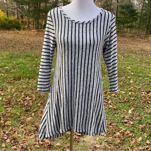 COIN 1804 TOP TUNIC GRAY BLACK STRIPE 3/4 SLEEVE BUTTON BACK STRETCH SIZE L